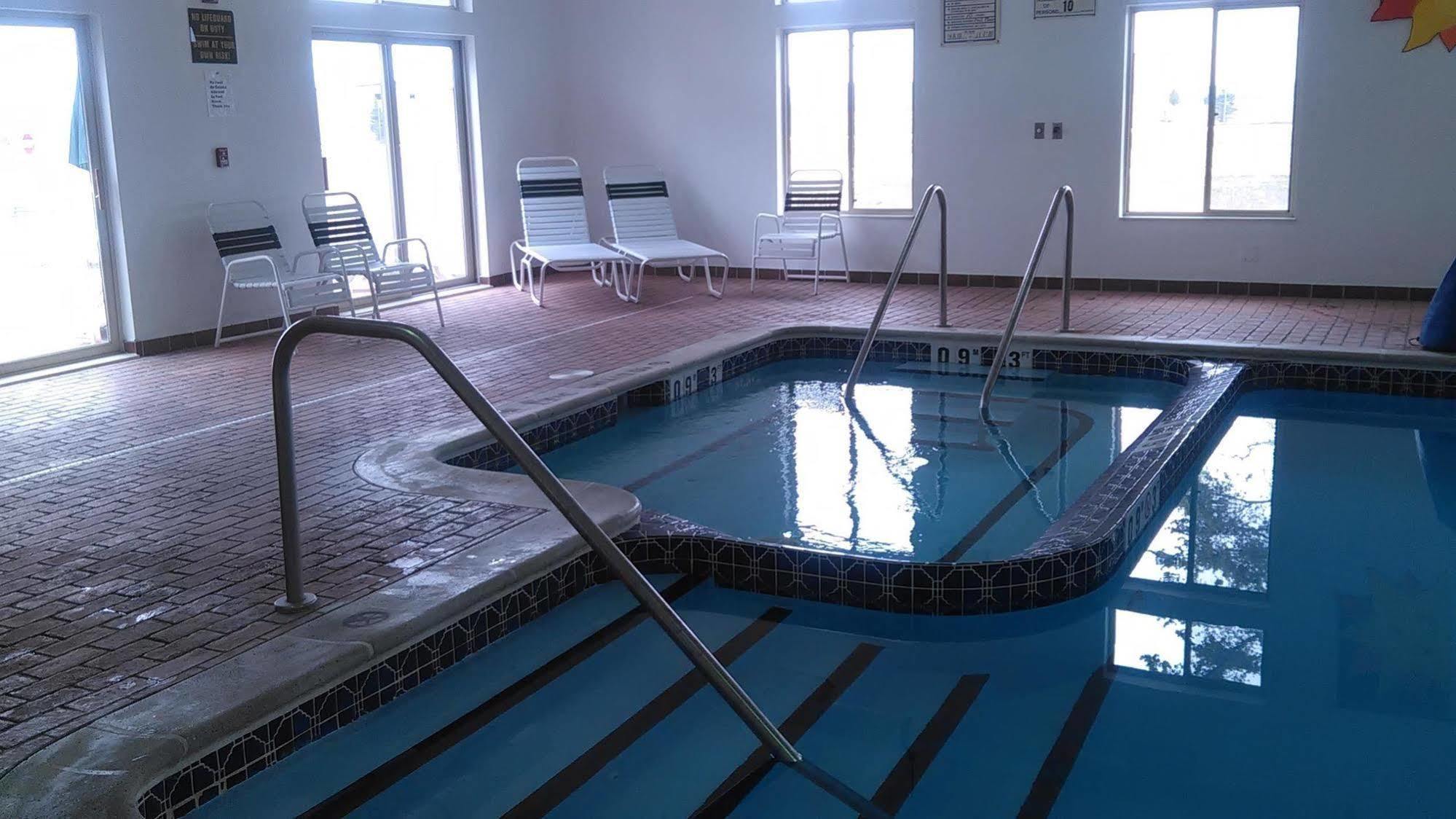 Pellston Lodge エクステリア 写真